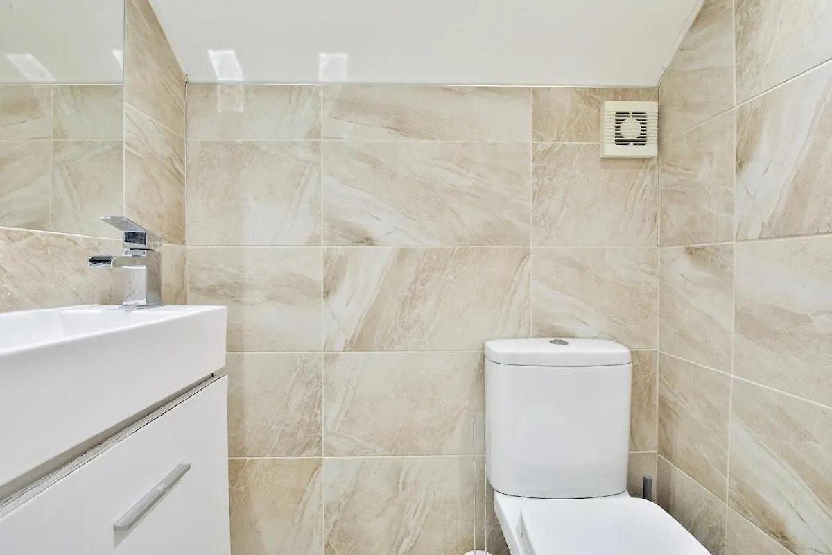 Whitchurch Place | 2-Bed Flat In Cardiff 0*,  Reino Unido