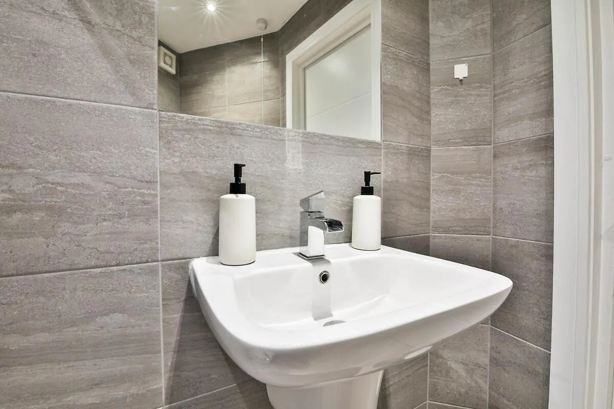 Whitchurch Place | 2-Bed Flat In Cardiff 0*,